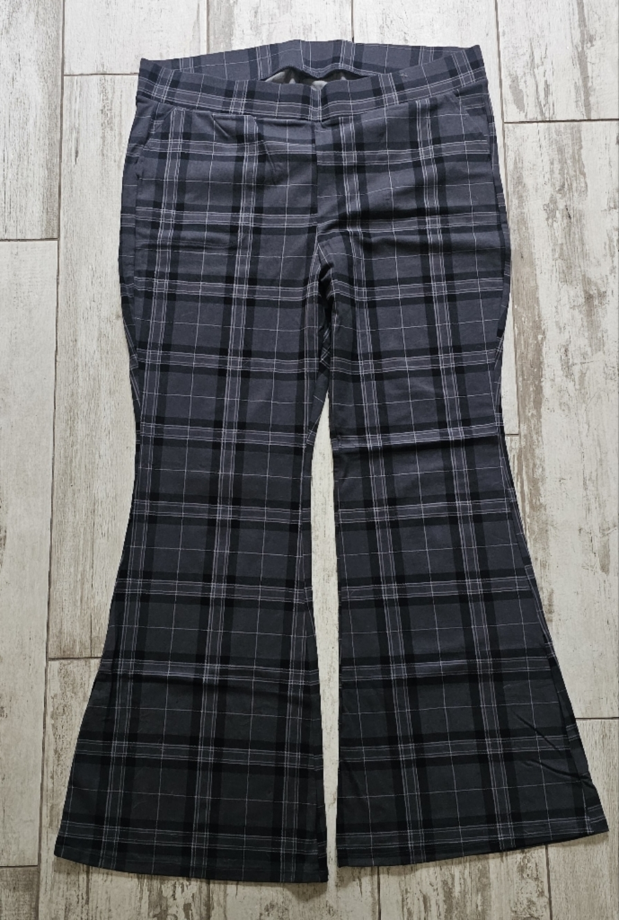 Torrid Size 3 Black & Gray Plaid Flared Pants Full Length Leggings 3X NWOT